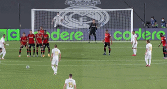 津巴布韦球队首夺联赛冠军，球队老板直接揣25万美元现金奖励球队