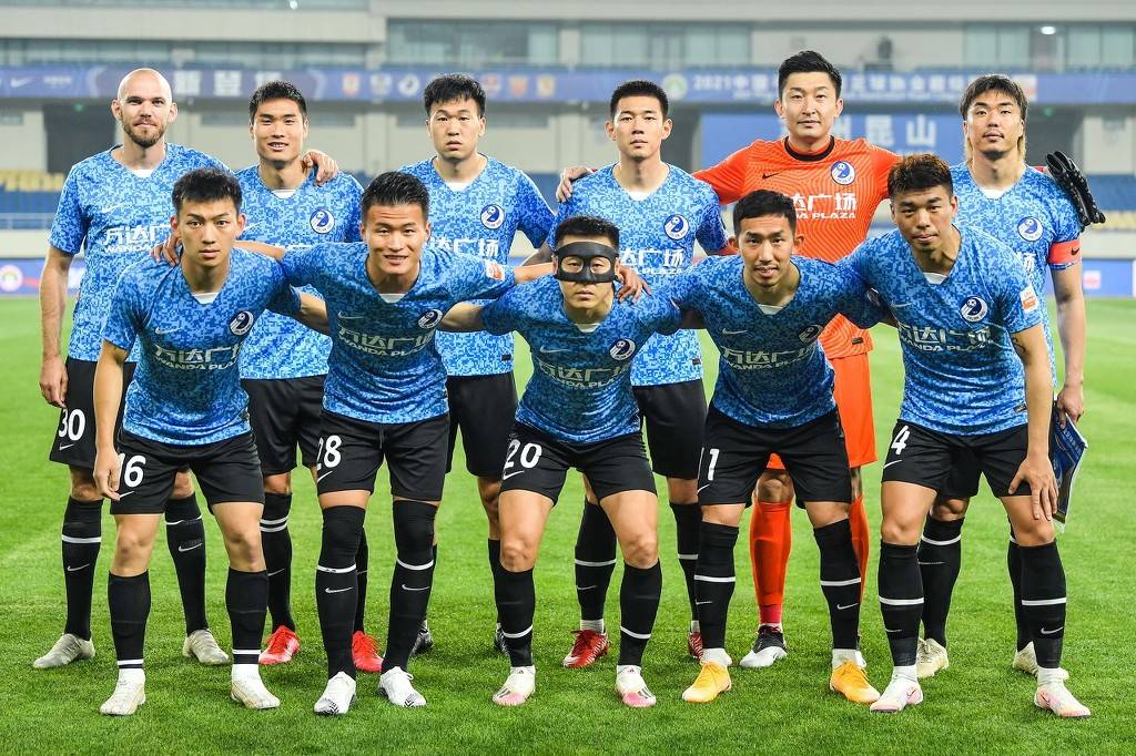 TyC记者：斯卡洛尼将带着大力神杯参加世界杯抽签仪式